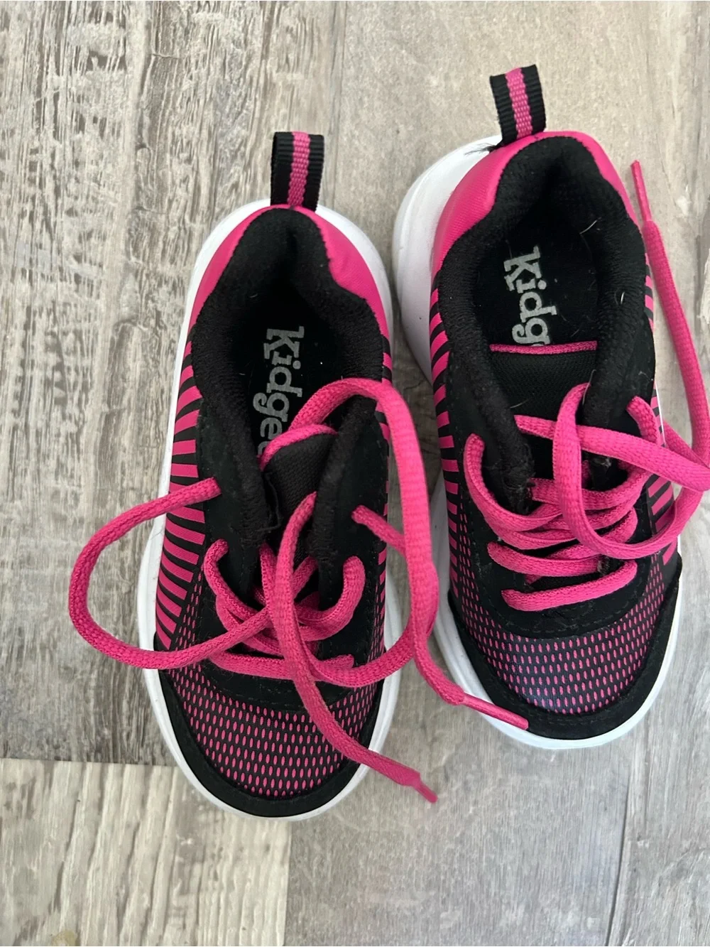 Kidgets - Toddler Girls Black and Pink Light Up Sneakers